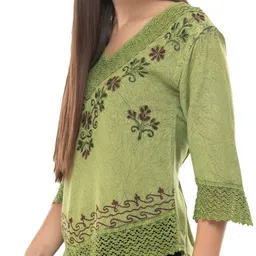 saakaa Casual Regular Sleeves Embroidered Women Green Top image 2