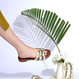 shoetopia Women Flats Sandal image 3