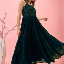 Globus Strappy Sleeves V-Neck Sequinned Floral Embroidered A-Line Tiered Maxi Dress-image-31