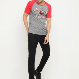 Masculino Latino Men Grey & Pink Typography Printed T-shirt image 3