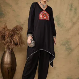 InWeave Ethnic Motifs Yoke Design Kurta with Trousers image 4