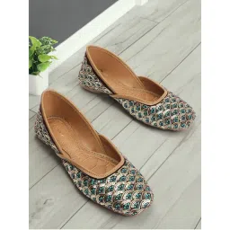 Iconics Womens Blue Color Embellished Ethnic Embellished Juttis-picture-27