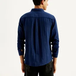 levi's Men's Solid Slim Fit Shirt image 3