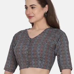 THE WEAVE TRAVELLER Women Black & White Ajrakh Printed Readymade Cotton Saree Blouse image 4