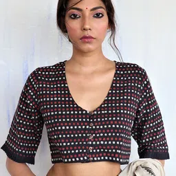 Chidiyaa Women Black Handprinted Cotton Saree Blouse-picture-32