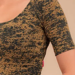 Bindigasm's Advi Zari Handwork Latkan Stretchable Blouse image 3