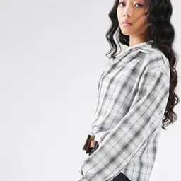 StyleCast X Sera White Grey Checkered Oversized Shirt with Tank Top image 3