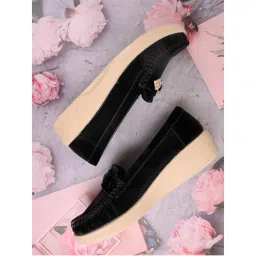 Jove Women Black Textured Wedge Heel Loafers-picture-34
