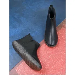 Jove Women Black Solid Ankle Length Boots-image-20