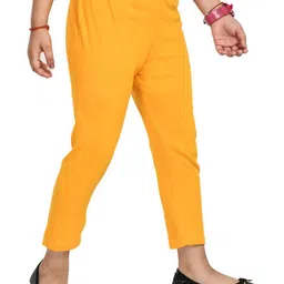 IndiWeaves Girls Pack of 3 Mid Rise Cotton Capris image 4
