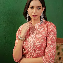 Sangria Floral Printed Round Neck Three-Quarter Sleeves Cotton Blend Kurta & Trousers Set image 2