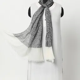 sunny's Animal Pattern Jacquard Stole image 1