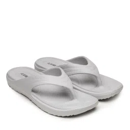 refoam Textured T-Strap Flip Flops image 2