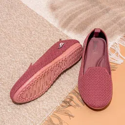 indifeet Women Round-Toe Slip-On Shoes image 2