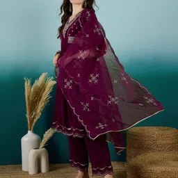 kvs fab Women Floral Flared Kurta Set image 2