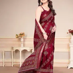 magneitta Women Printed Saree with Contrast Border image 2