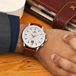 crestello Men Round Dial Analogue Watch image 2