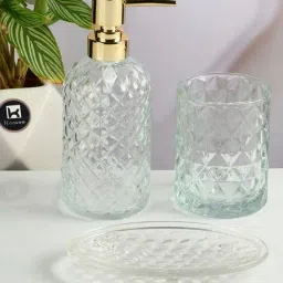 kookee Set of 3 Ribbed Bathroom Accessories image 2