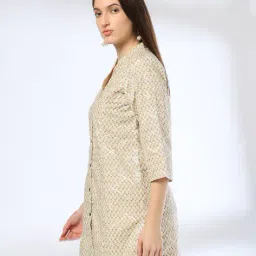 fusion Women Floral Print Relaxed Fit Tunic image 2