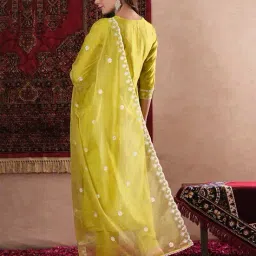 gosriki Women Embroidered Straight Kurta Set image 2