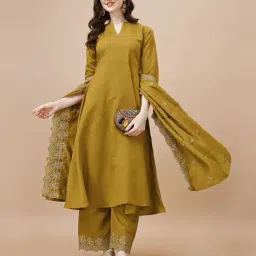 svaraa Women Embroidery Kurta Set image 2