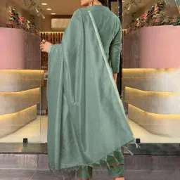 gosriki Women Embroidered Anarkali Kurta Set image 2