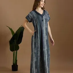 nightspree Women Printed V-Neck Nightie image 2