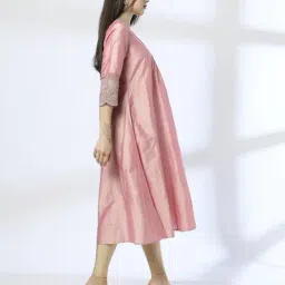 avaasa mix n' match Women Embroidered A-Line Kurta image 2