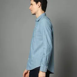 levi's Men Slim Fit Shirt with Patch Pocket image 2