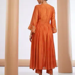 svaraa Women Printed Anarkali Kurta Suit Set image 2