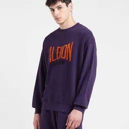 levis Men Relaxed Fit Typographic Sweatshirt image 2