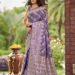 manohari Women Floral Woven Banarasi Saree with Contrast Border image 2