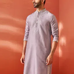 vastramay Men Embroidered Regular Fit Long Kurta with Mandarin Collar image 2