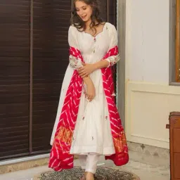 svaraa Women Embroidered Anarkali Kurta Set image 2