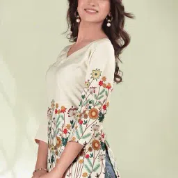 acai Women Floral Print Straight Tunic image 2