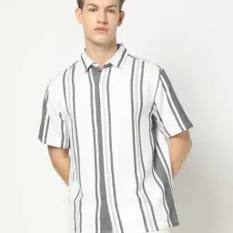 yousta Men Striped Relaxed Fit Shirt image 2