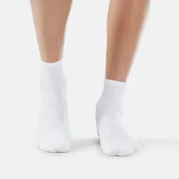 jockey Men Pack of 2 Ankle-Length Socks image 2