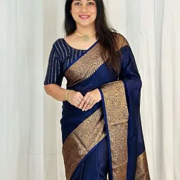 besucher Women Kanjeevaram Saree with Paisley Woven Border image 3