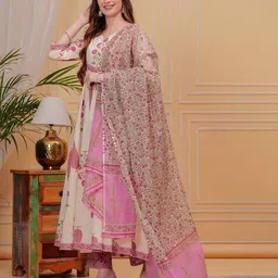 mizaz Women Round-Neck Flared Kurta Set image 3
