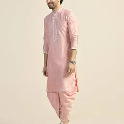 kisah Men Embroidered Regular Fit Kurta image 3