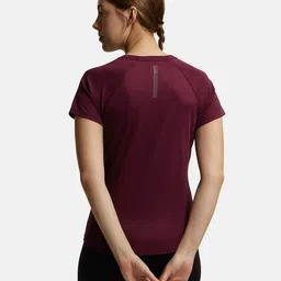 jockey MW73 Microfiber Polyester Fabric Relaxed Fit Spot Half Sleeve T-Shirt with Stay Fresh and Stay Dry Treatment image 3