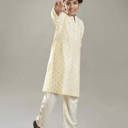 bittu by bhama Boys Self-design Kurta Pyjama Set image 3
