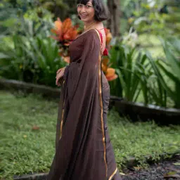 suta Women Lace Regular Saree image 3