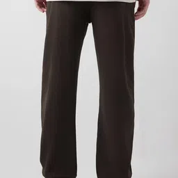 bewakoof Men Oversized Fit Pants with Insert Pockets image 3