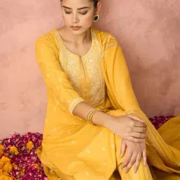 svaraa Women Embellished Straight Kurta Set image 3