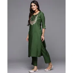 gerua by libas Women Embroidered Straight Kurta Set with Dupatta image 3