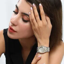 haute sauce Women Round-Dial Analogue Watch image 3