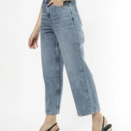 buda jeans co Women Light-Wash Baggy Fit Jeans image 3