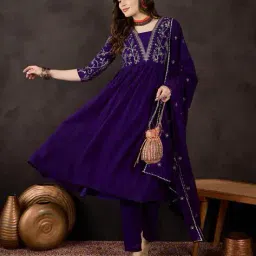 shewill Women Floral Flared Kurta Set image 3