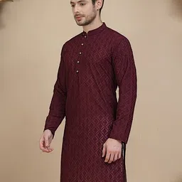 jompers Men Embroidered Regular Fit Long Kurta image 3